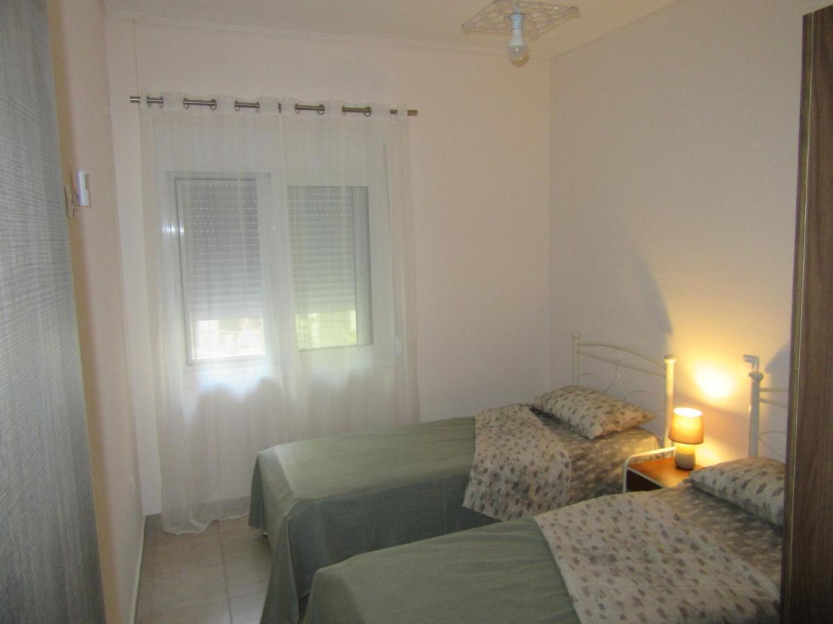 Με Θεα Το Λιμανι Apartment Пирея Екстериор снимка