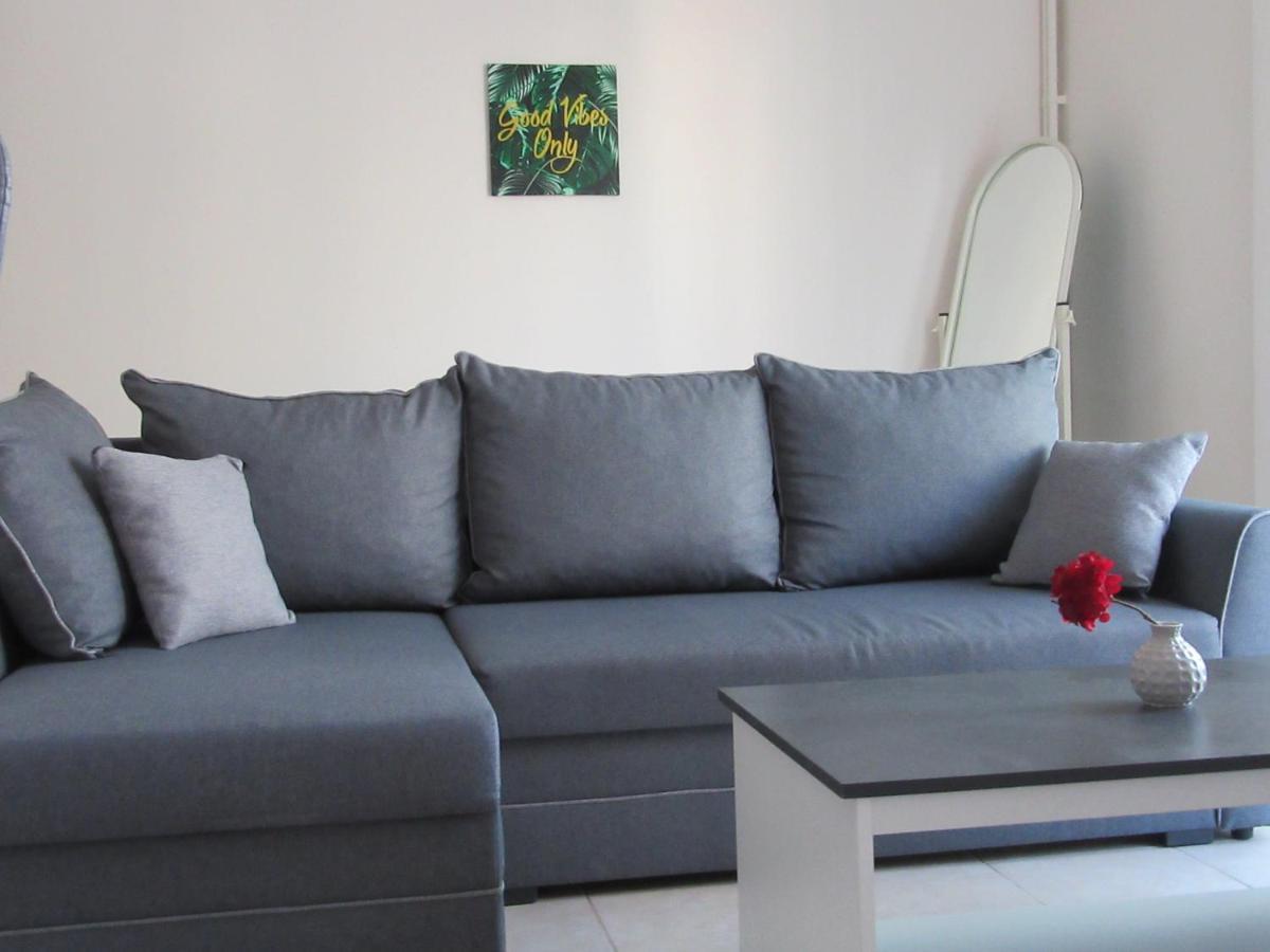 Με Θεα Το Λιμανι Apartment Пирея Екстериор снимка