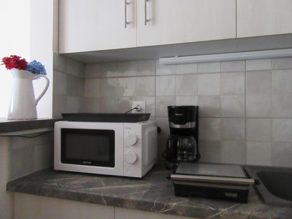 Με Θεα Το Λιμανι Apartment Пирея Екстериор снимка