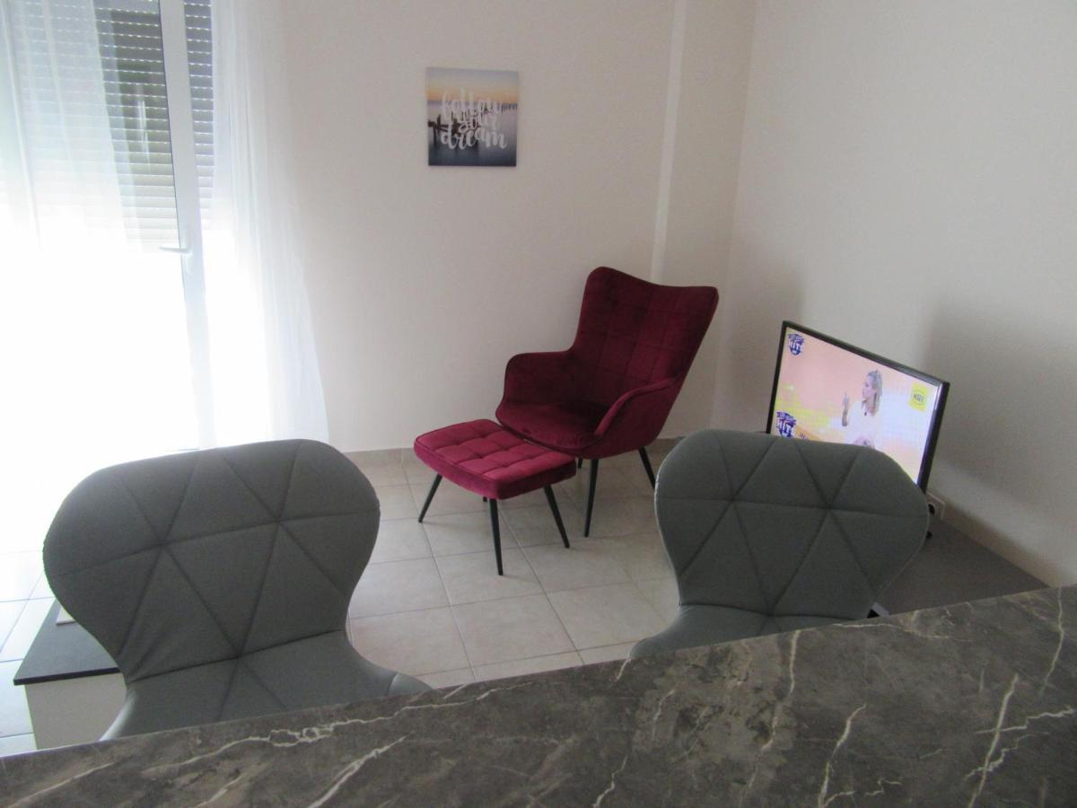 Με Θεα Το Λιμανι Apartment Пирея Екстериор снимка