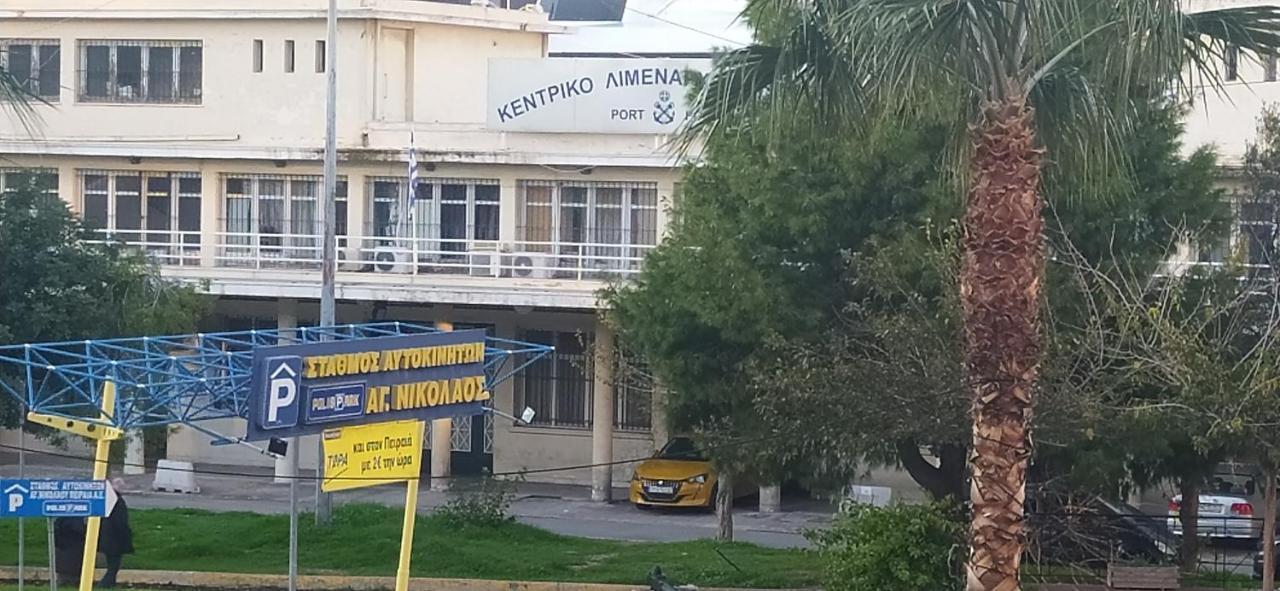 Με Θεα Το Λιμανι Apartment Пирея Екстериор снимка